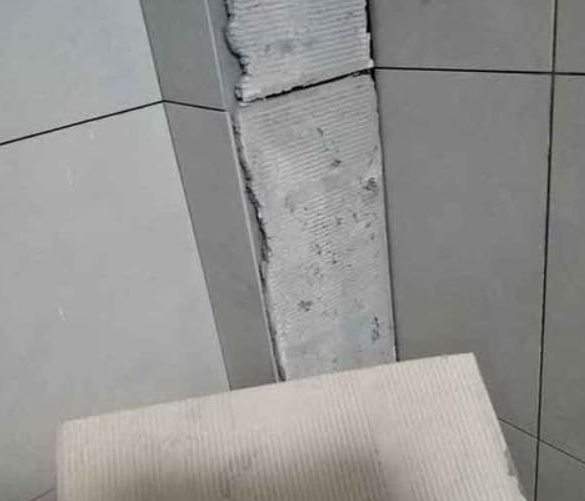 察哈尔右翼中瓷砖空鼓维修公司分享下厨房瓷砖脱落的补救措施。